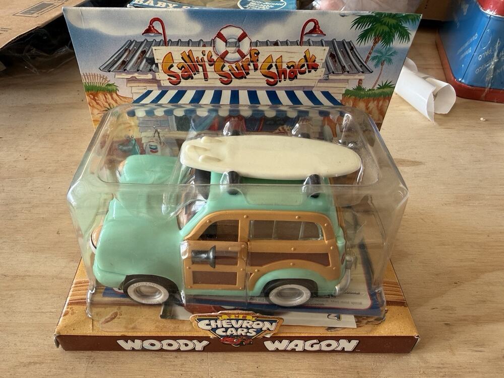 Chevron Cars Woody Wagon With Surfboard Vintage 1999 COLLECTIBLE BRAND NEW